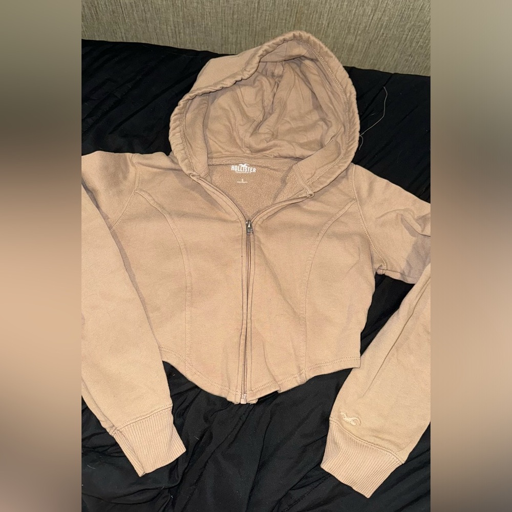 Tan cropped Hollister zip up. Size Small